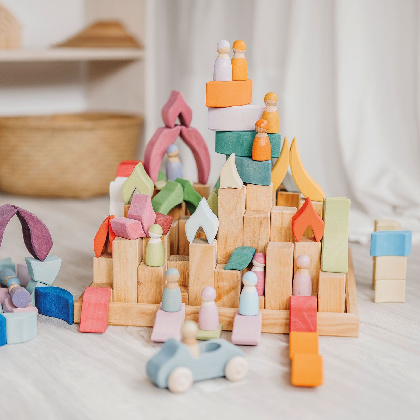 Grande pyramide de cubes naturelle