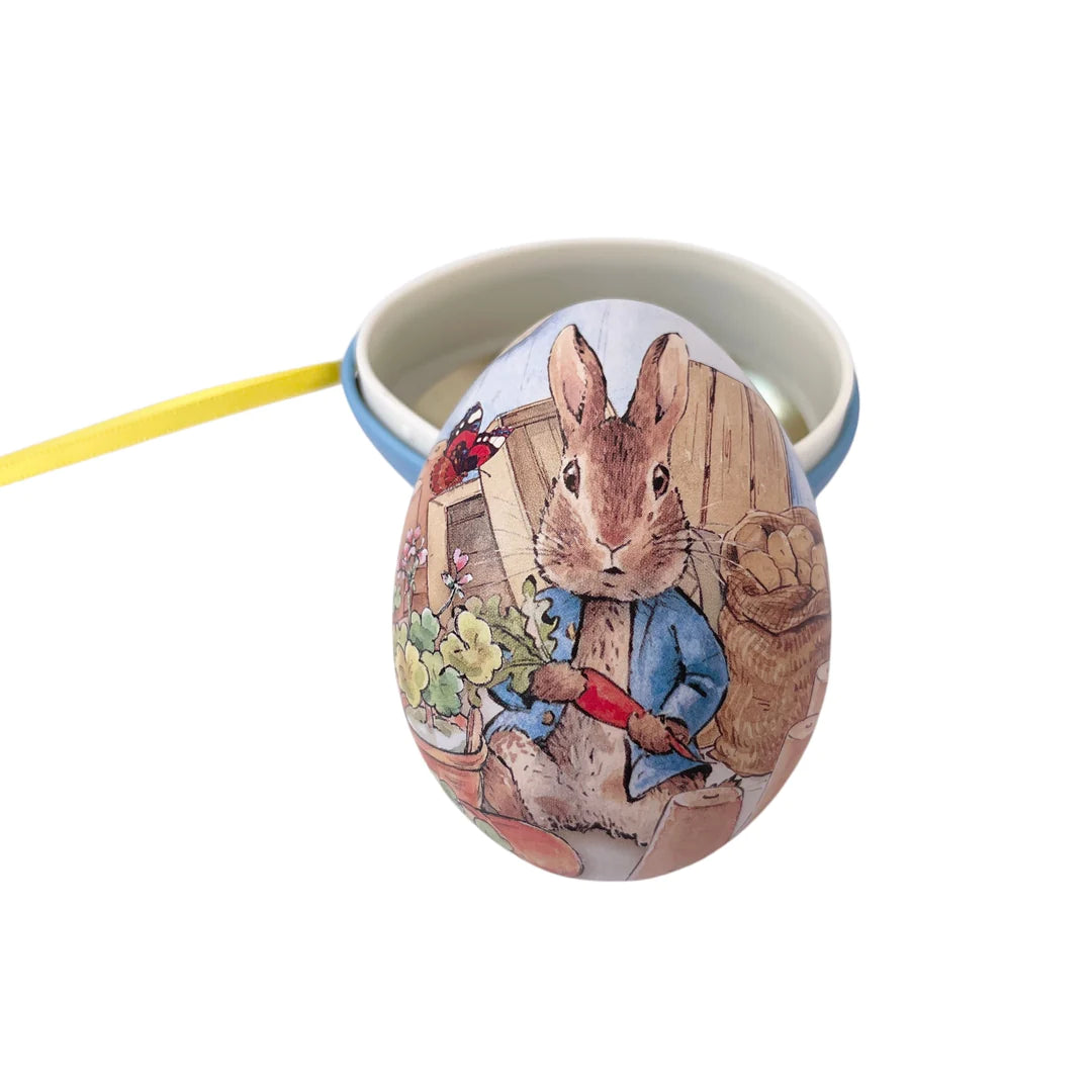 oeufs de Pierre lapin ; fond bleu