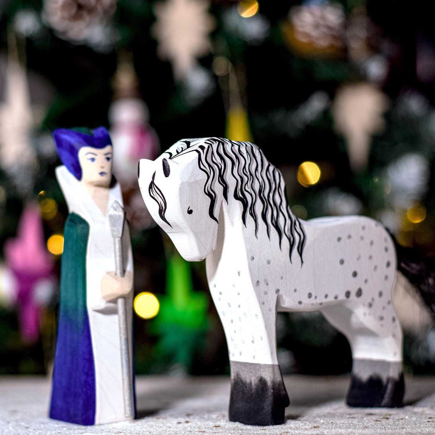 Cheval Blanc ou ENSEMBLE Reine des Neiges, Traîneau et Cheval Blanc