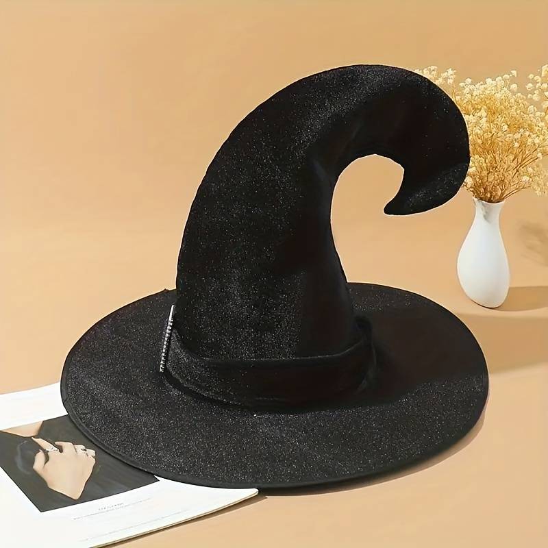 Chapeau en corne incurvée en velours doré