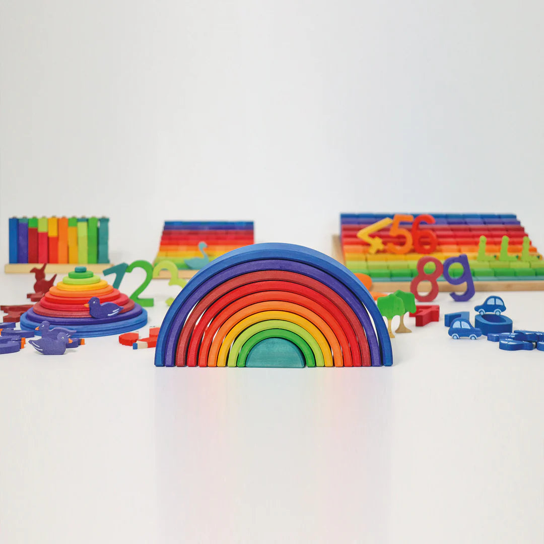 Grand arc-en-ciel coucher de soleil